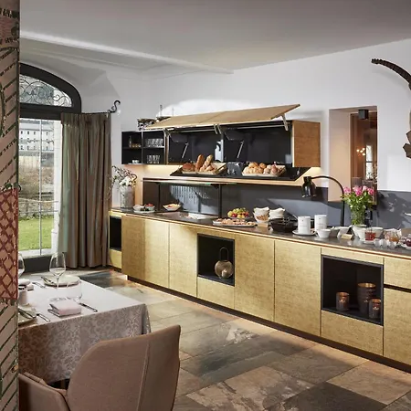 Schloss & Boutique Mitterhart سشواز